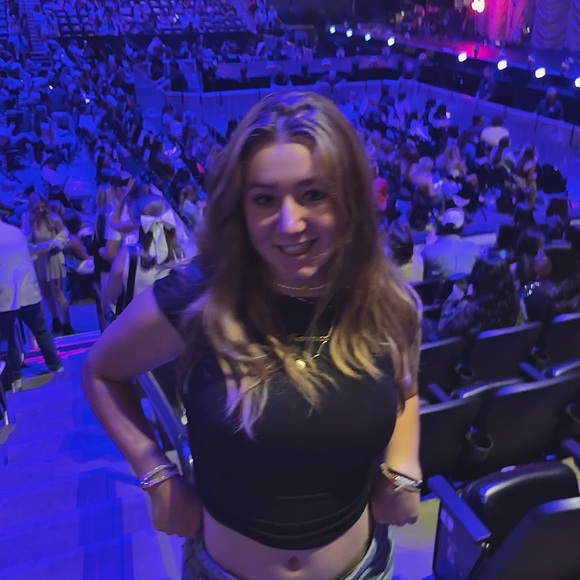 Meet your Posher, Cessi - Picture 4 of 5